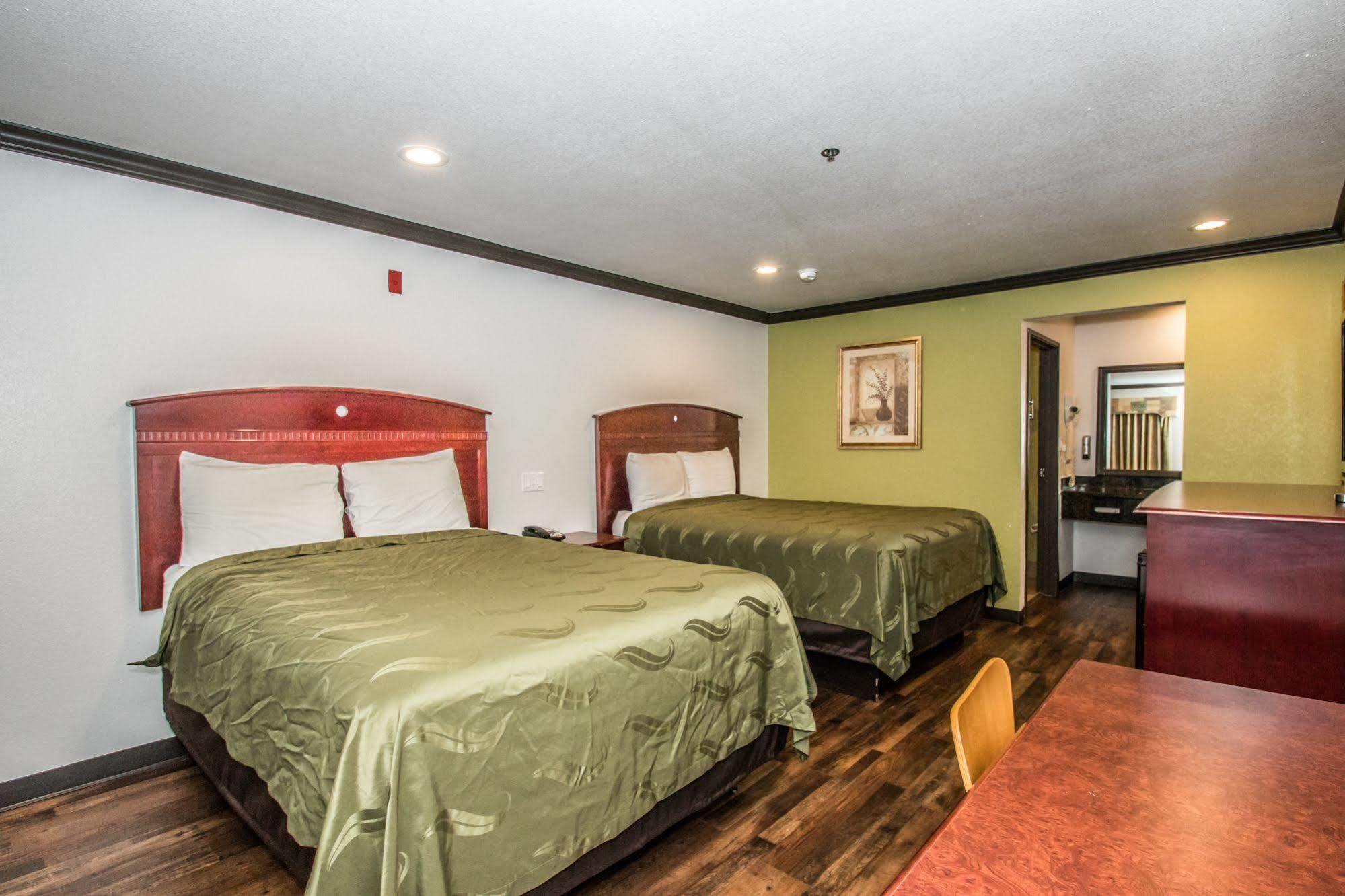 Americas Best Value Inn Fort Worth Exterior photo